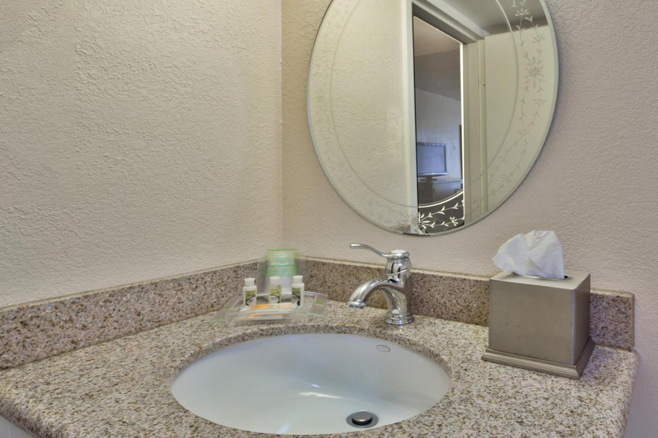 Holiday Inn Nashua, An Ihg Hotel Экстерьер фото